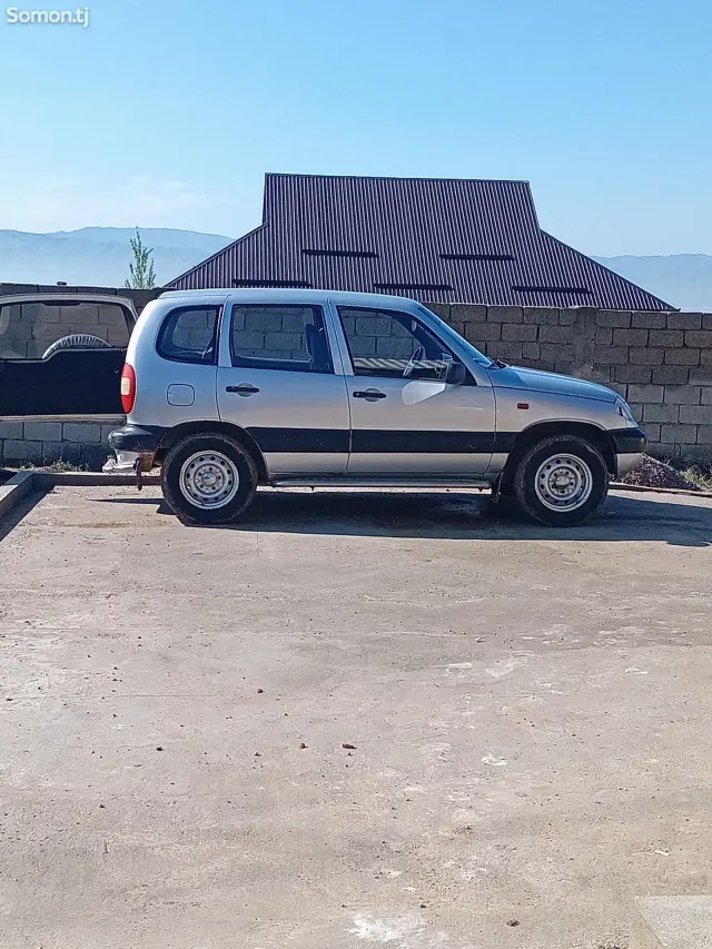 Chevrolet Niva 2005 · 1.7 MT