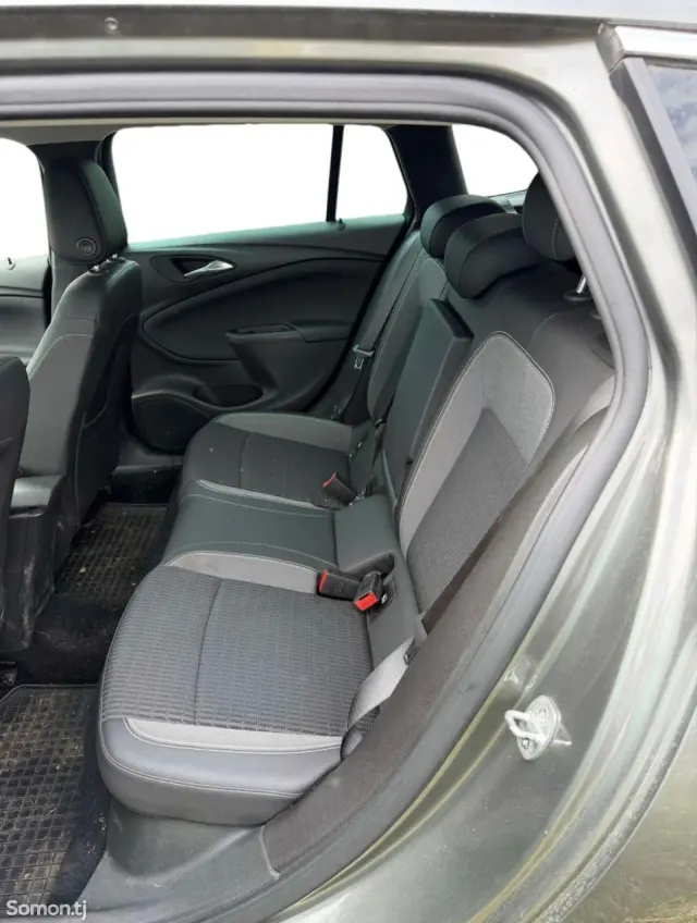 Opel Astra K 2020 · 1.2 MT