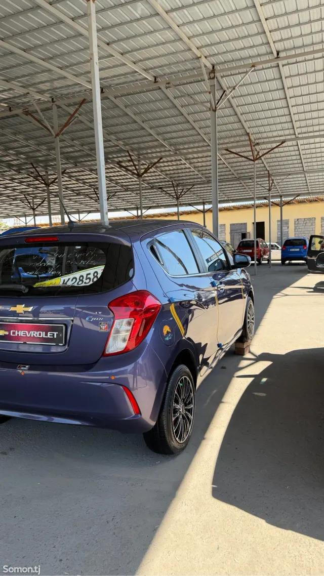 Chevrolet Spark 2016 · 1.1 AT