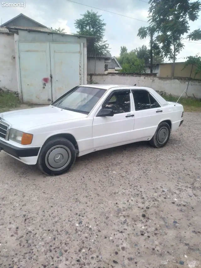 Mercedes-Benz W201 1991 · 2.2 MT