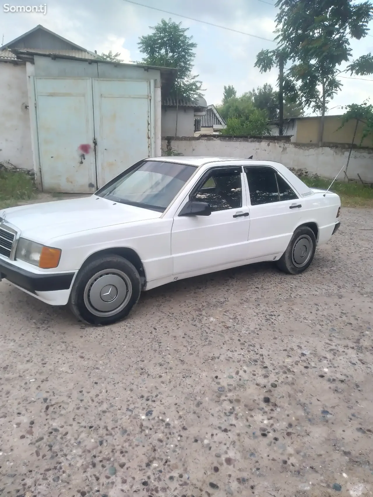 Mercedes-Benz W201 1991 · 2.2 MT