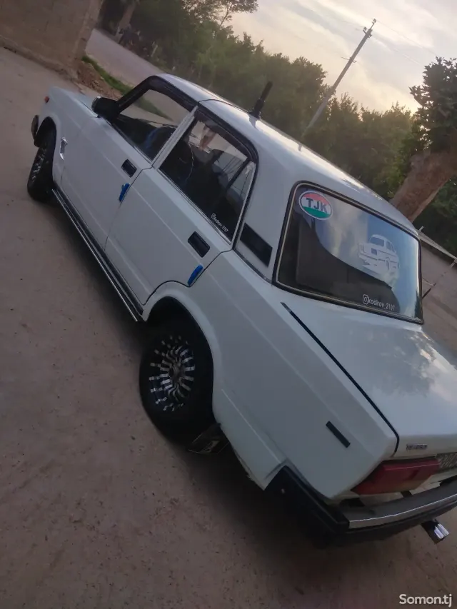 Lada (ВАЗ) 2107 2003 · 1.6 MT