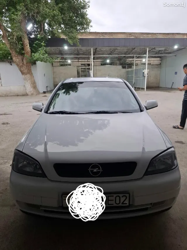 Opel Astra G 1999 · 1.6 MT