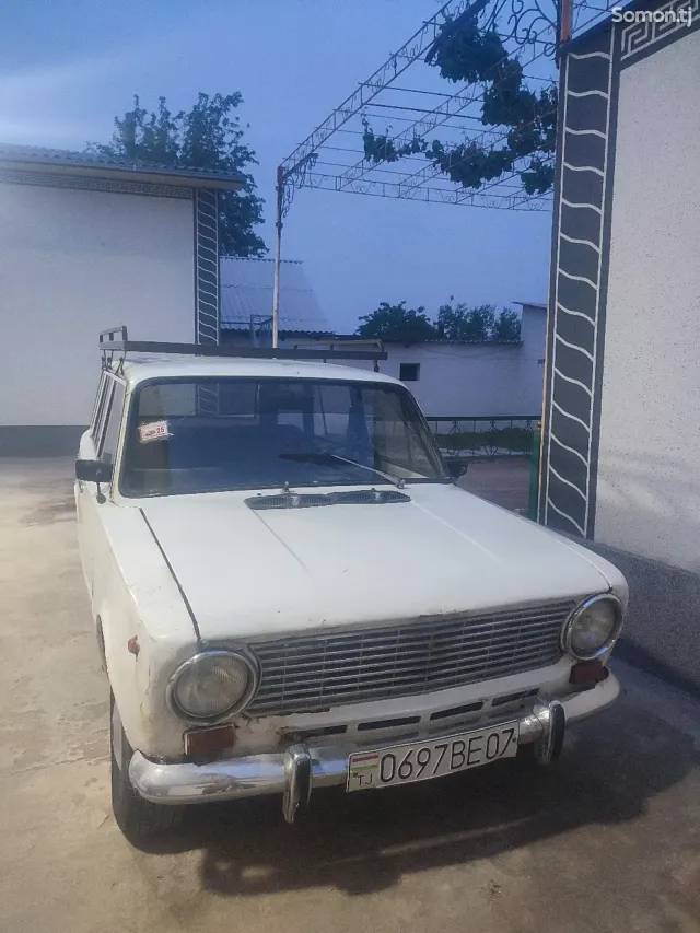 Lada (ВАЗ) 2102 1980 · 1.6 MT