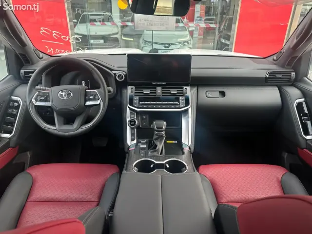 Toyota Land Cruiser 2025 · 3.5 AT
