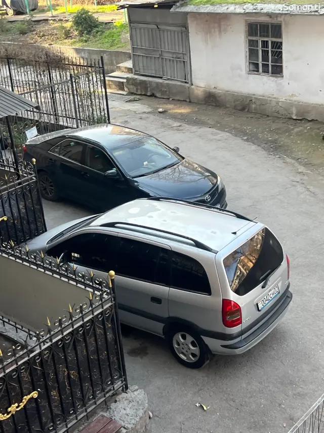 Opel Zafira 2002 · 1.7 MT