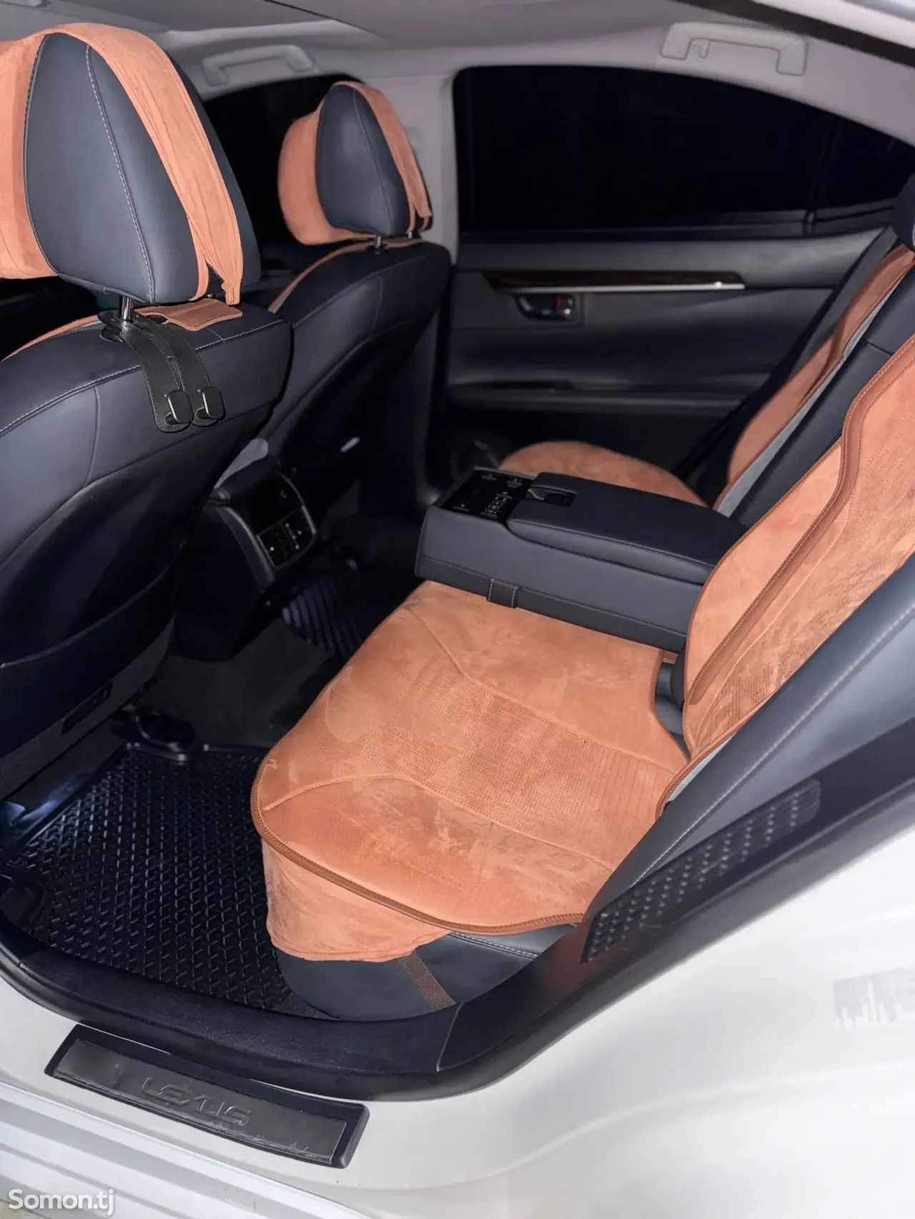 Lexus ES series 2017 · 3.0 AT