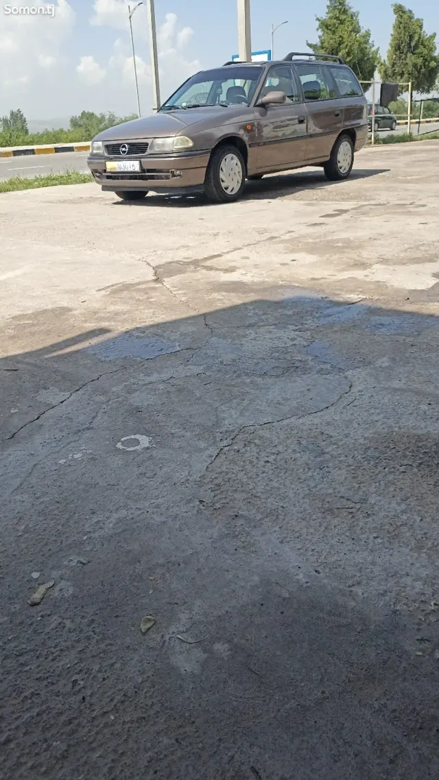 Opel Astra F 1998 · 1.6 MT