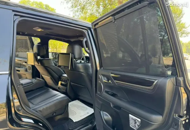 Lexus LX series 2018 · 5.7 AT