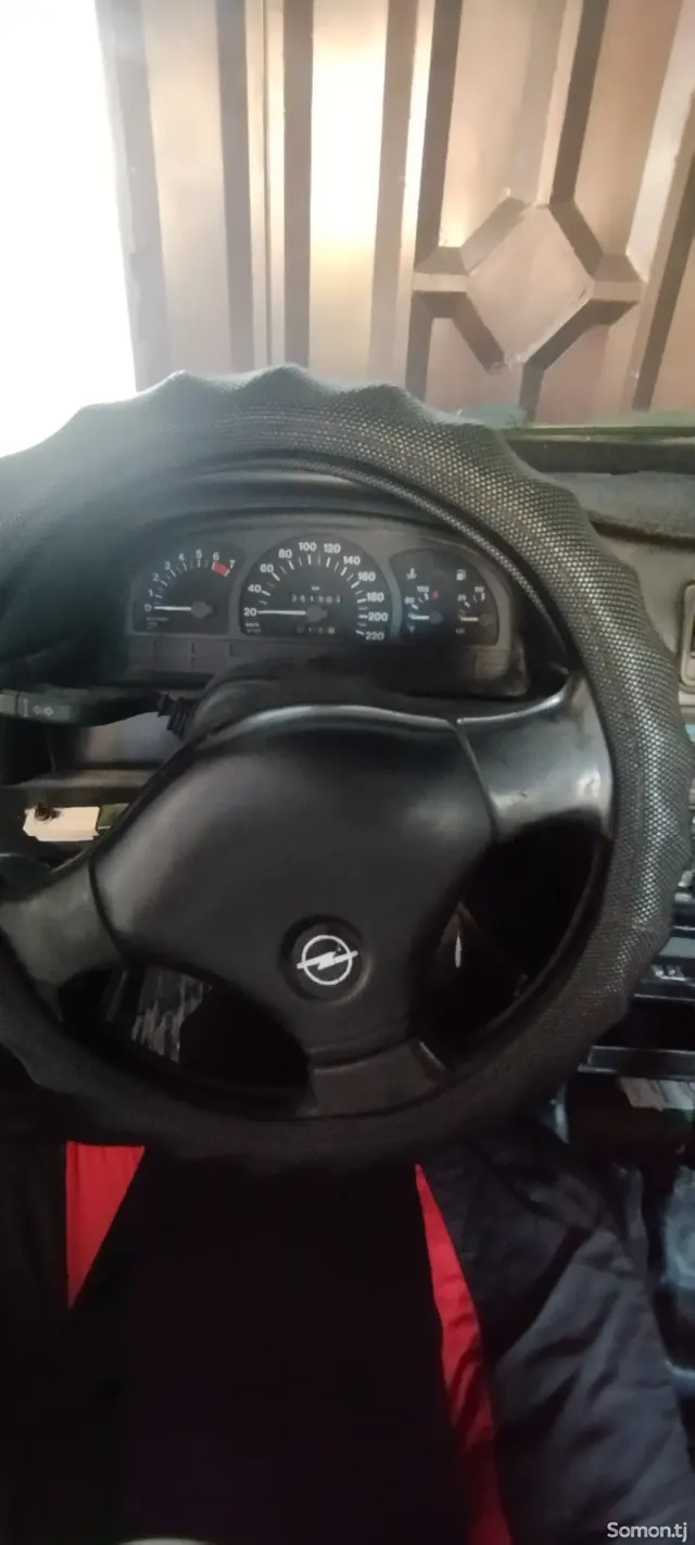 Opel Vectra A 1991 · 1.6 MT