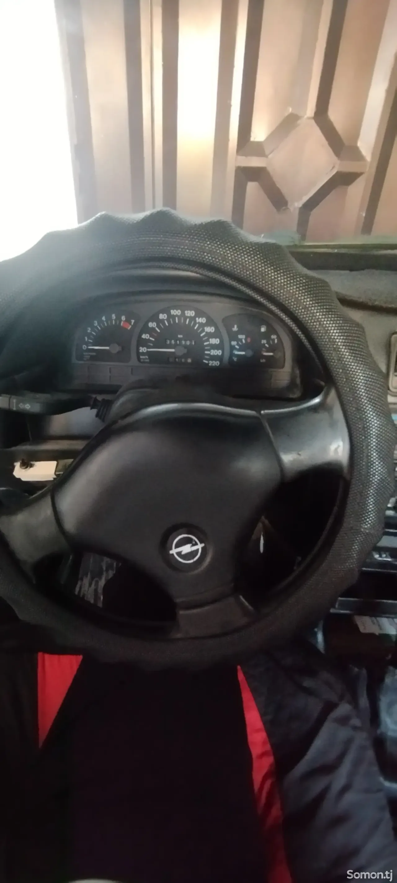 Opel Vectra A 1991 · 1.6 MT