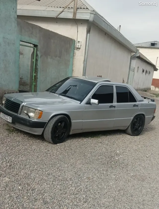 Mercedes-Benz W201 1990 · 2.3 MT