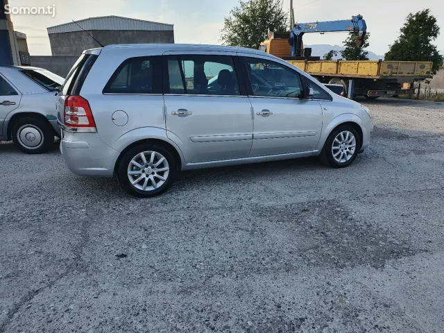 Opel Zafira 2009 · 1.6 MT