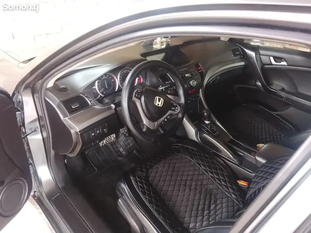 Honda Accord 2010 · AT