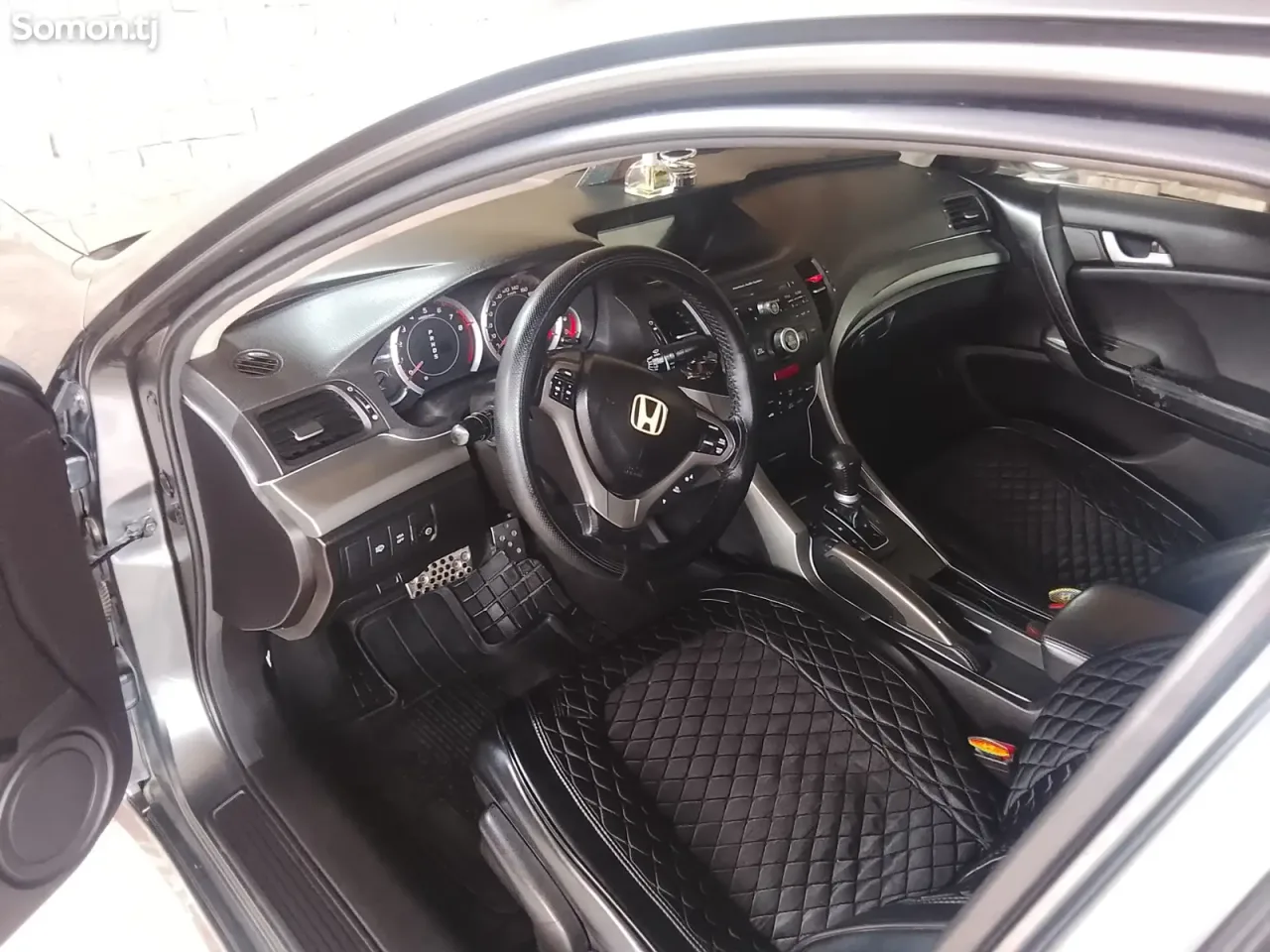Honda Accord 2010 · AT