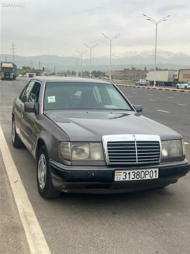 Mercedes-Benz W124 1992 · 2.0 MT