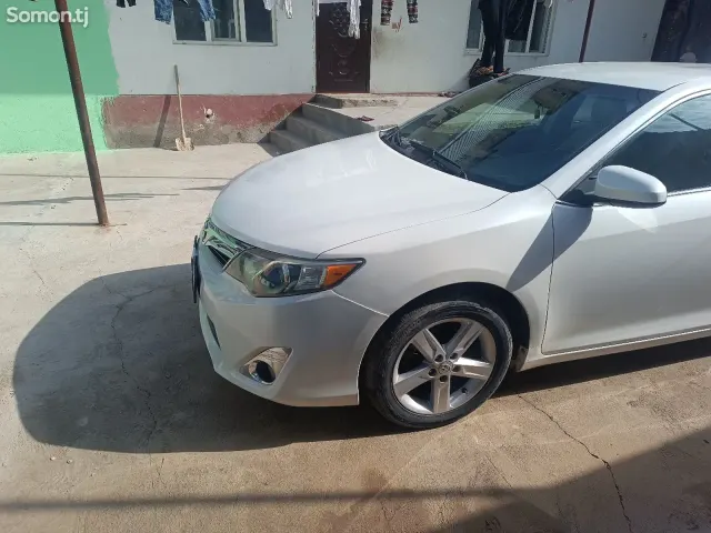 Toyota Camry 2012 · 2.4 AT