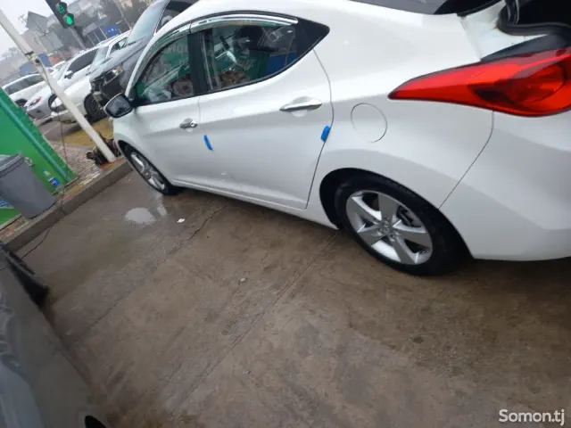 Hyundai Avante 2011 · 1.6 AT