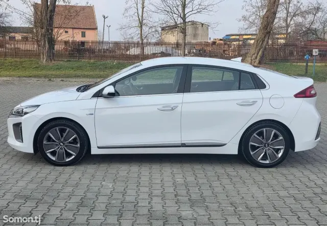Hyundai Azera 2016 · 1.6 AT