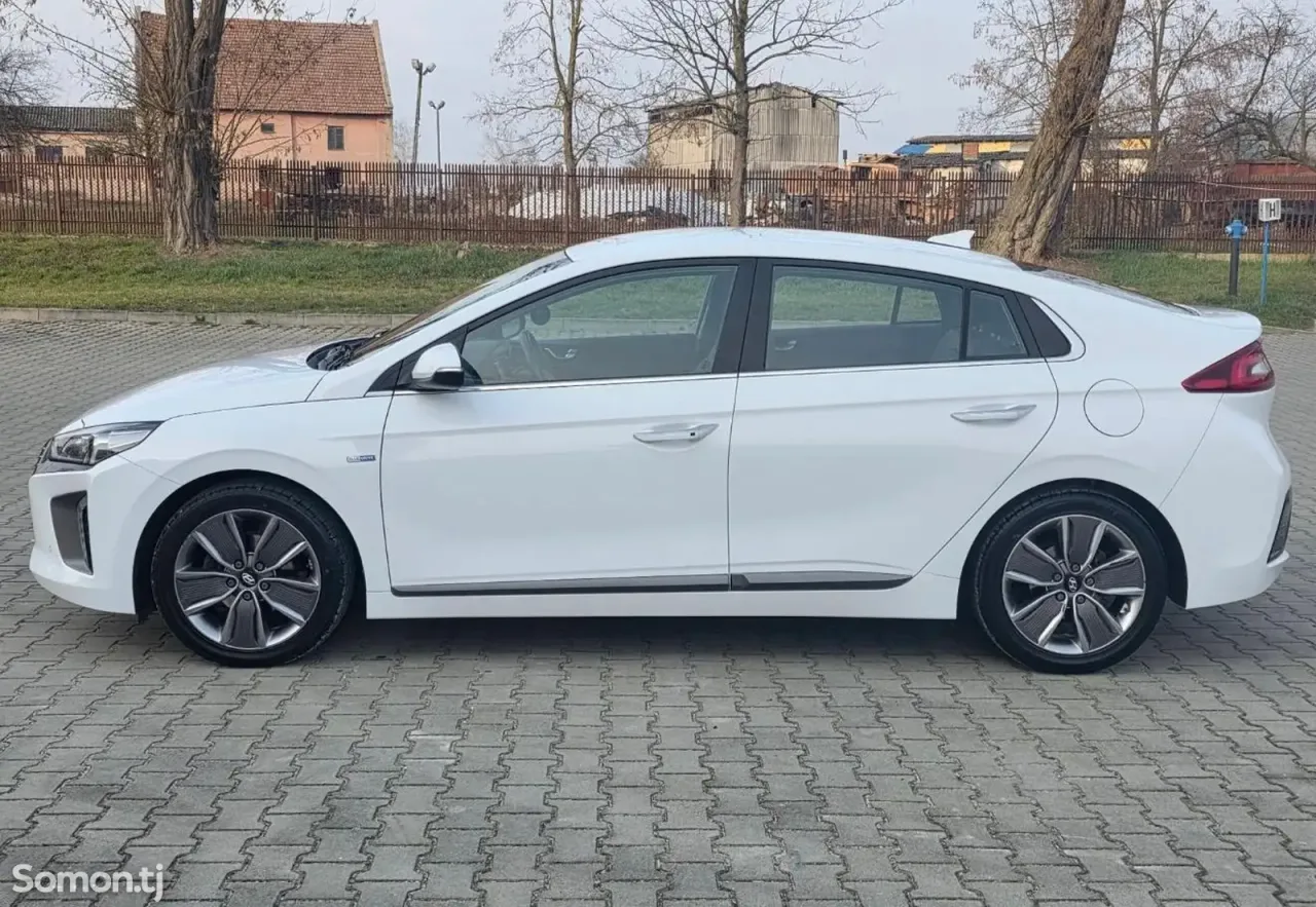 Hyundai Azera 2016 · 1.6 AT