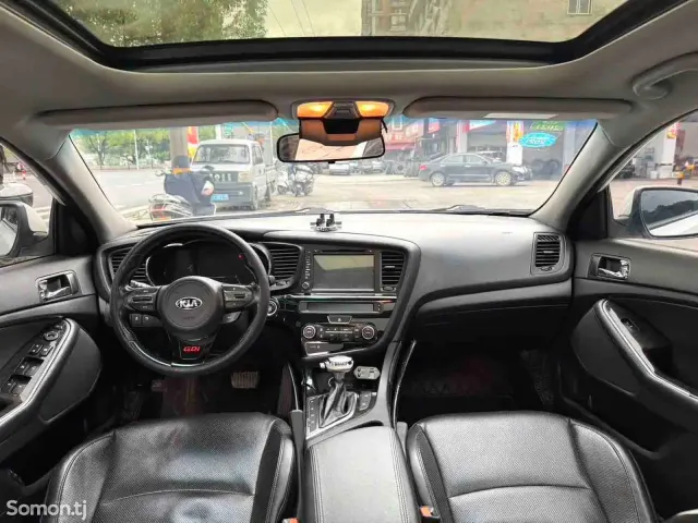 Kia K5 2015 · 2.0 AT