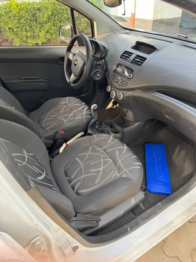 Chevrolet Spark 2014 · 1.0 MT