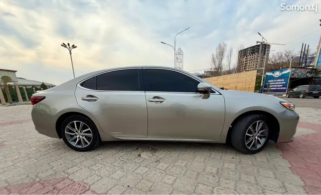 Lexus ES series 2016 · 2.5 AT