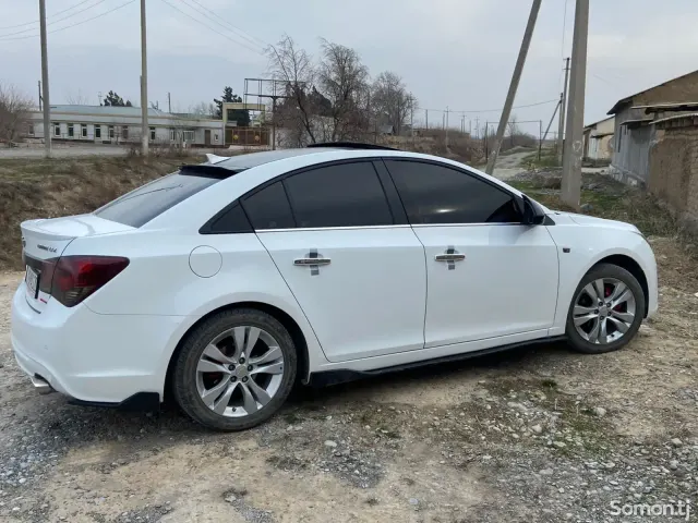 Chevrolet Cruze 2013 · 1.8 AT