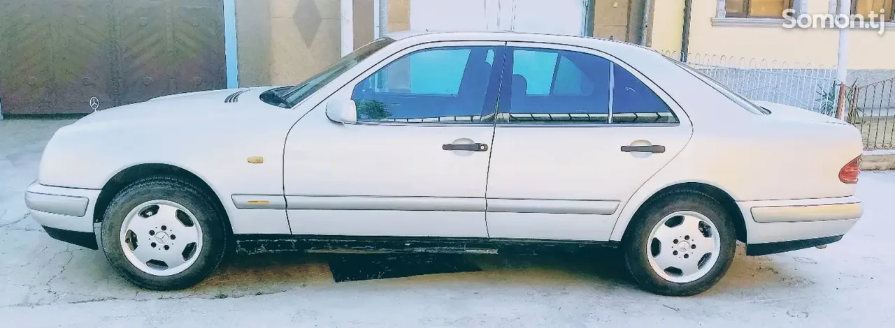 Mercedes-Benz E class 1997 · 2.2 MT
