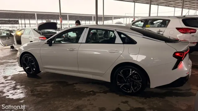 Kia K5 2025 · 2.5 AT