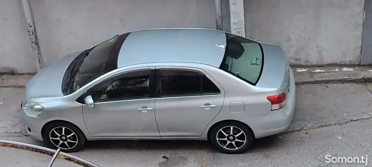 Toyota Belta 2009 · 1.3 AT