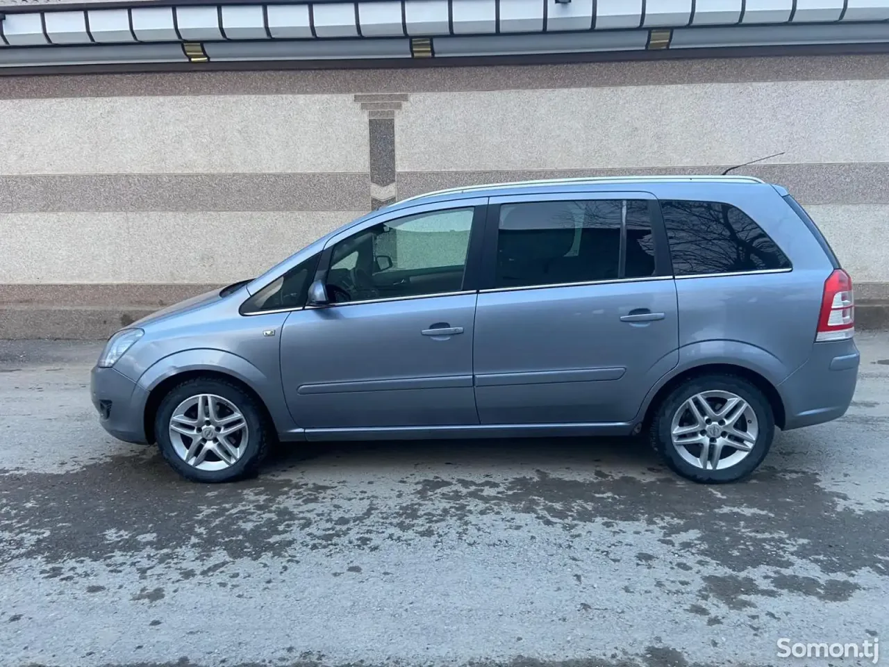 Opel Zafira 2009 · 1.6 MT