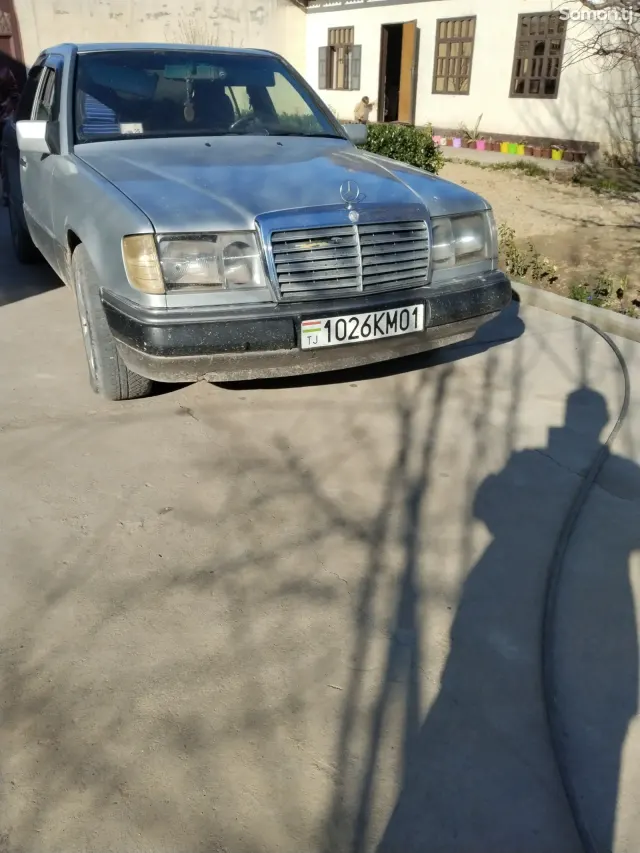 Mercedes-Benz W124 1992 · 2.5 MT
