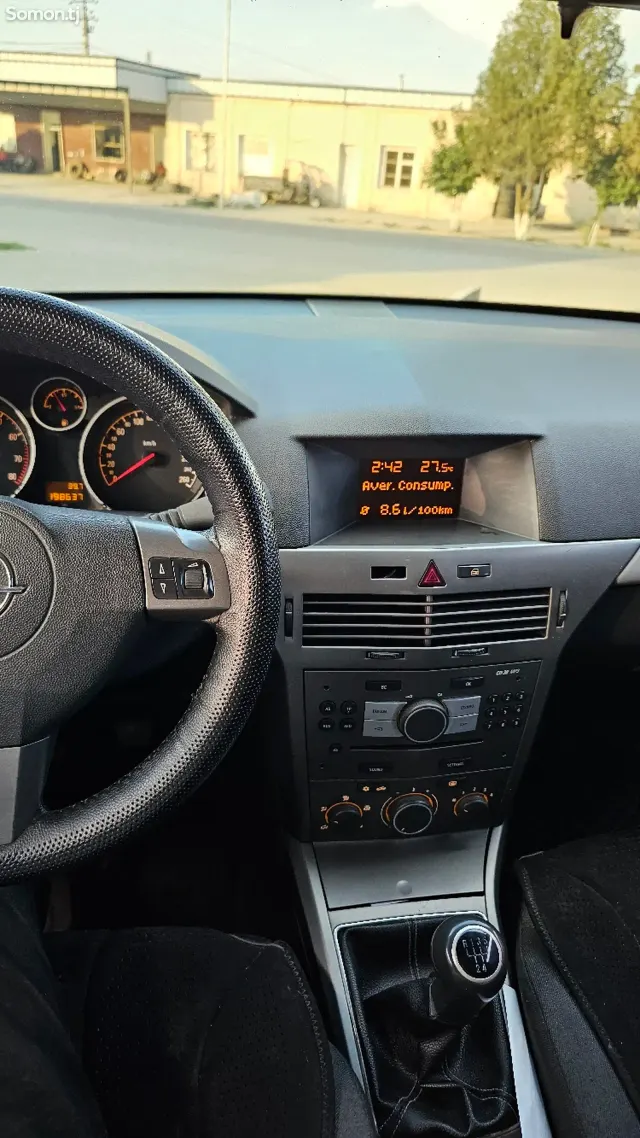 Opel Astra H 2007 · 1.6 MT