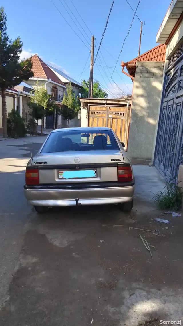 Opel Vectra A 1993 · 1.6 MT