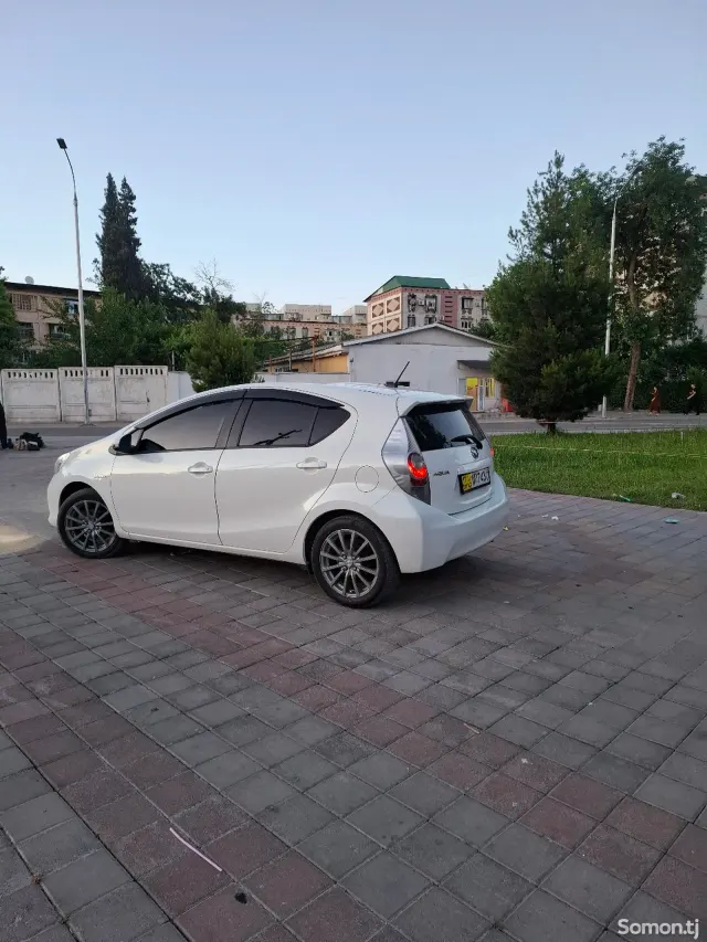 Toyota Aqua 2014 · 1.5 AT