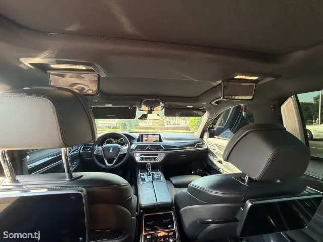 BMW 7 series 2016 · 3.5 AT