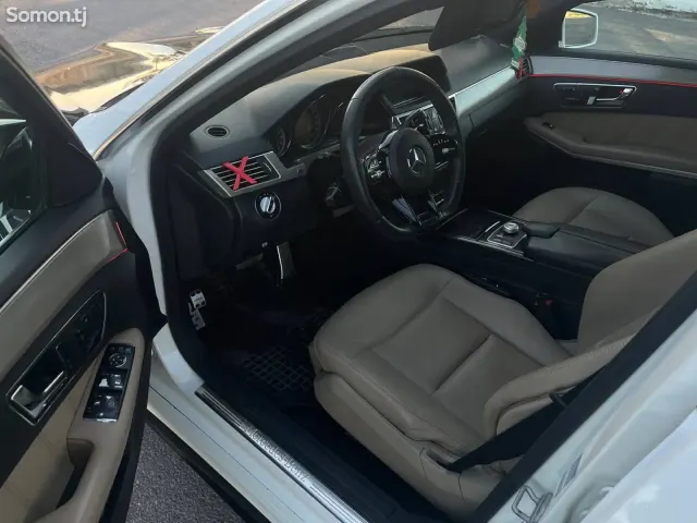 Mercedes-Benz E class 2011 · 3.5 AT