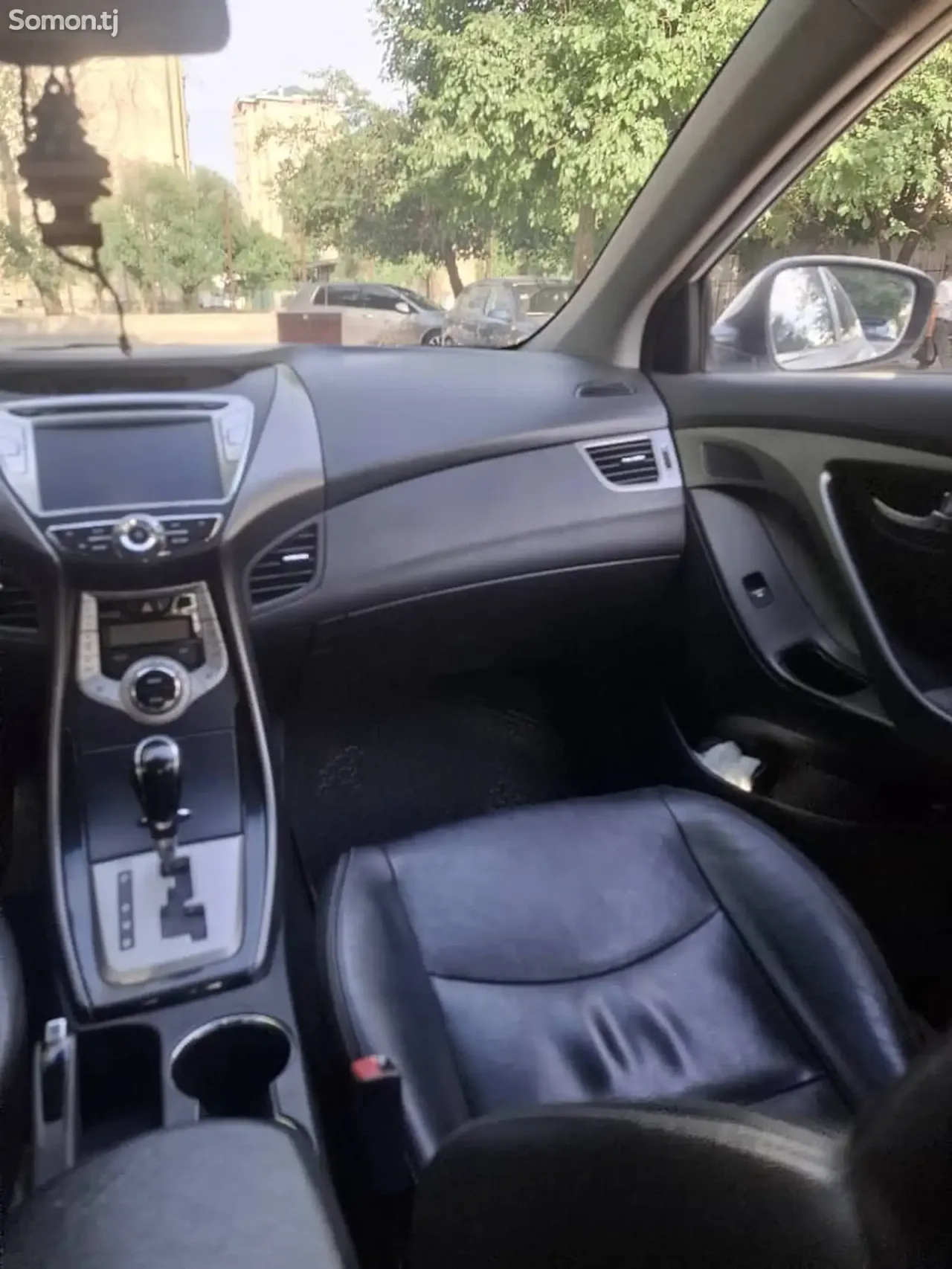 Hyundai Avante 2012 · 1.6 AT