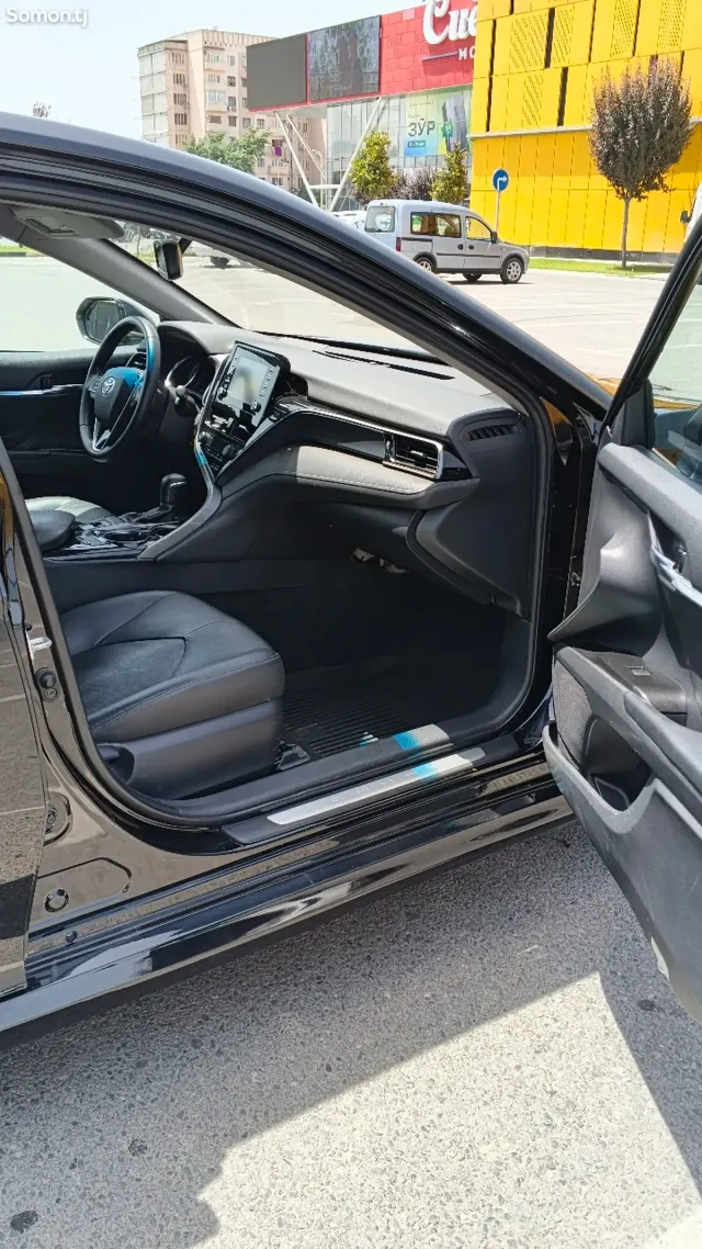 Toyota Camry 2021 · 2.5 AT