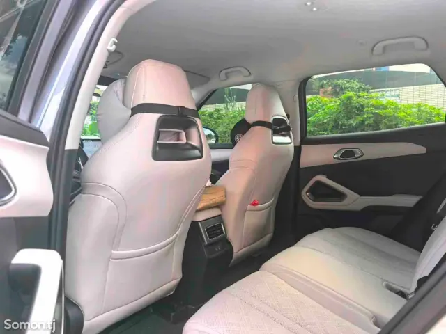 BYD Yuan Up 2025 · AT