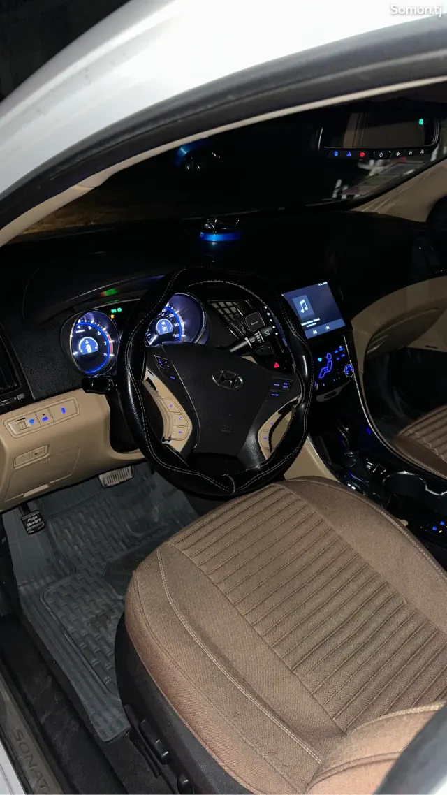 Hyundai Sonata 2012 · 2.4 AT