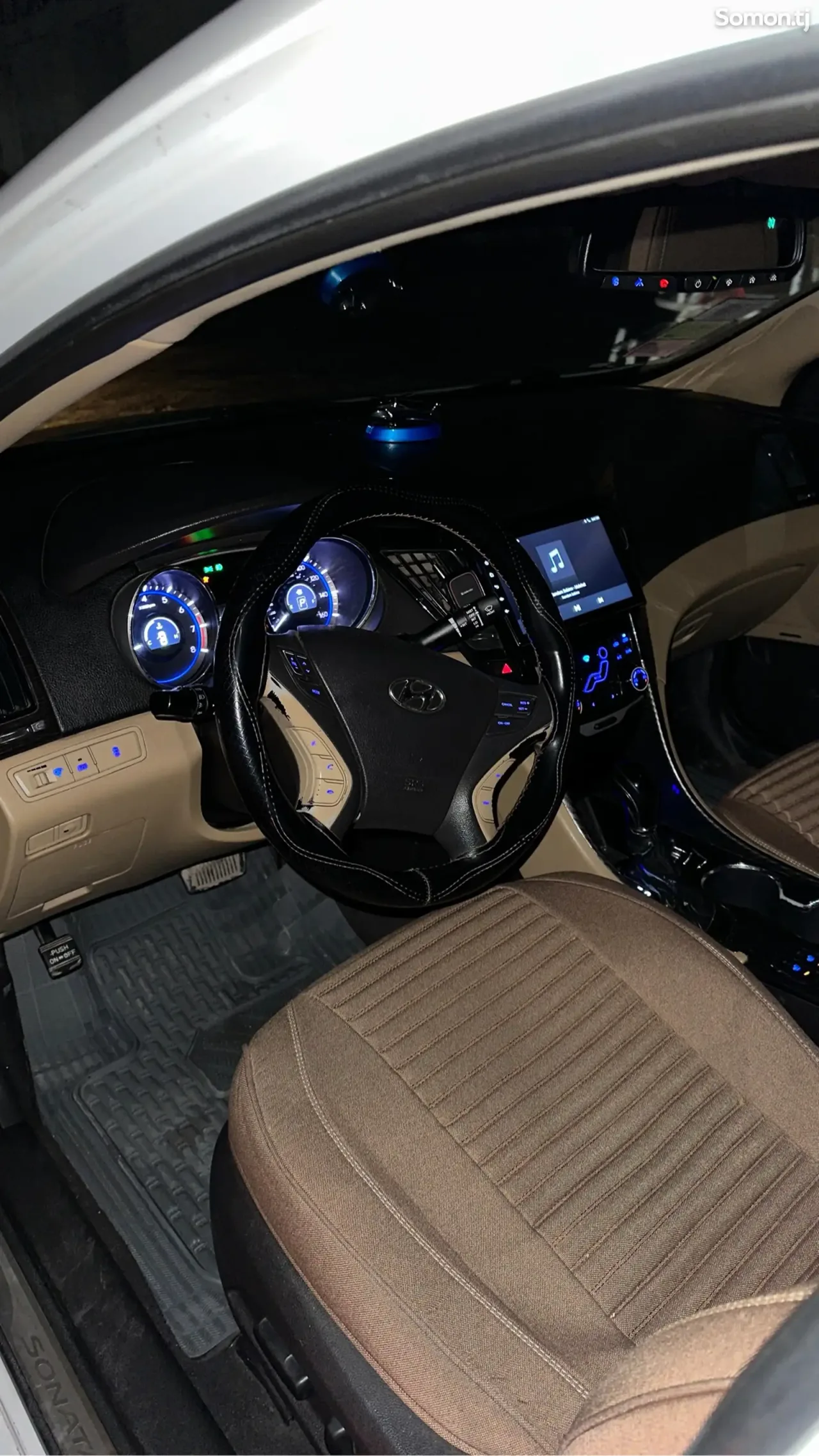 Hyundai Sonata 2012 · 2.4 AT