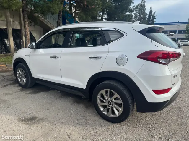 Hyundai Tucson 2016 · 1.6 AT
