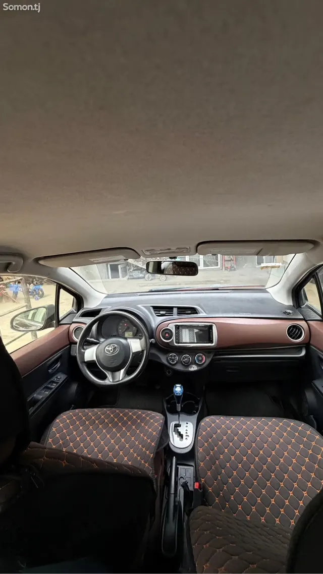 Toyota Vitz 2012 · 1.3 AT
