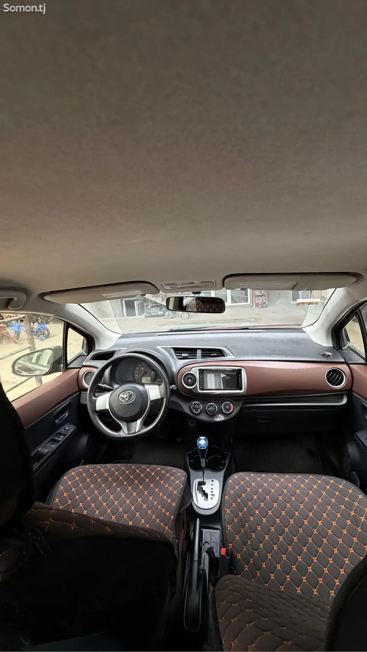 Toyota Vitz 2012 · 1.3 AT