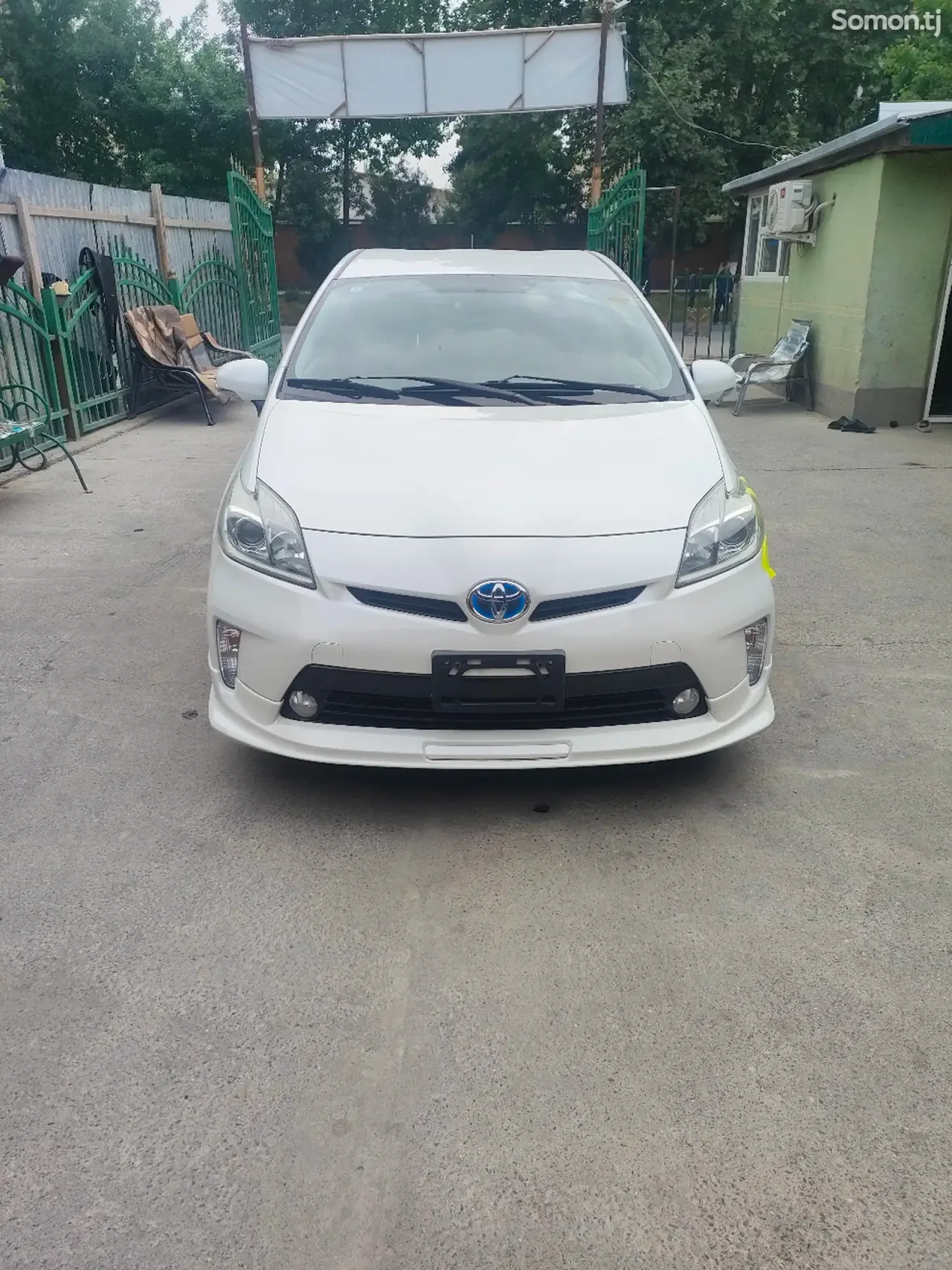 Toyota Prius 2014 · 1.8 AT