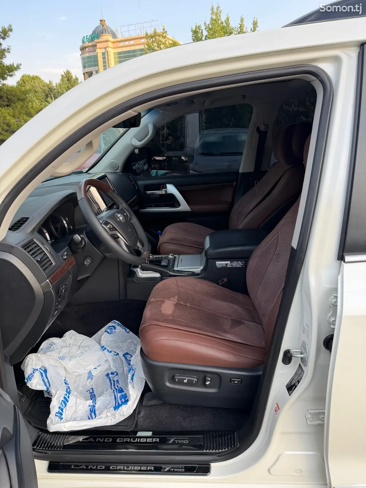 Toyota Land Cruiser 2016 · 4.6 AT
