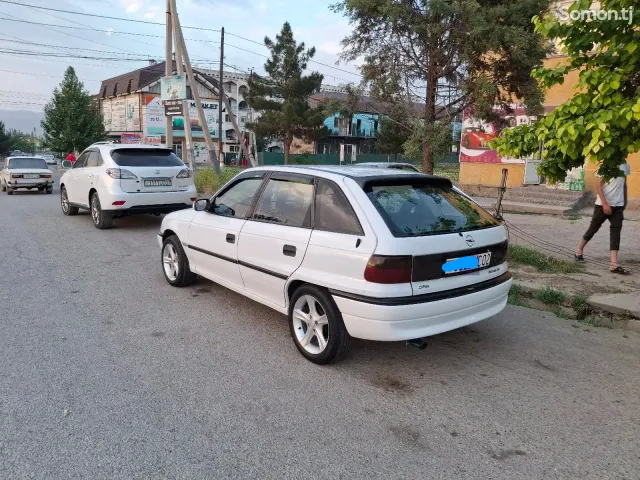 Opel Astra F 1994 · 1.6 MT
