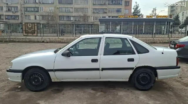 Opel Vectra A 1994 · 1.6 MT
